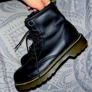 Black Leather Doc Martens Delaney US size 3, UK size 2, EU size 34